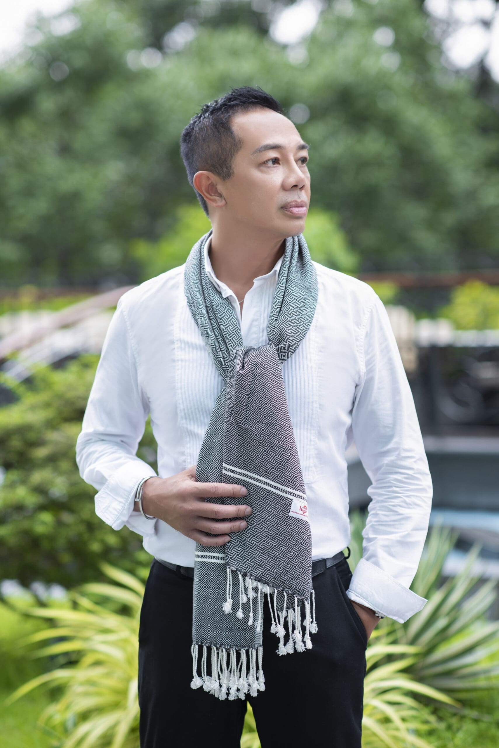 Cotton scarf headscarf Krama from Cambodia Bacha black and white XL 55x200 cm - Image 4
